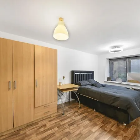E15stratford 3bed 2bath Parking Apartment London