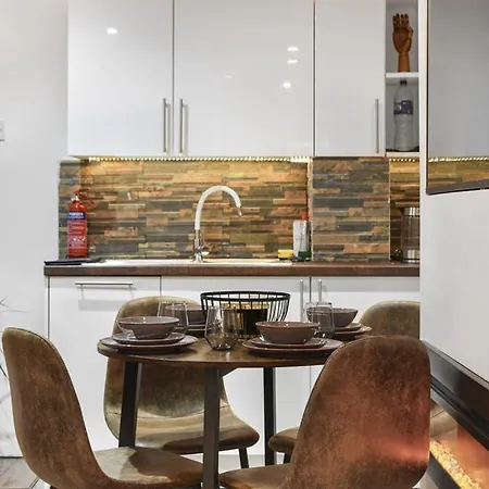 E15stratford 3bed 2bath Parking Apartment