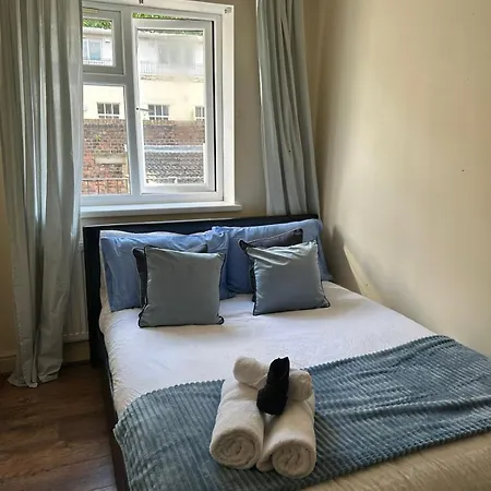 Small En-suite Shoreditch London