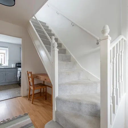 Long In Chingford Perfect For Contractors Apartment