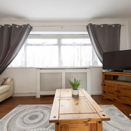Apartment Long In Chingford Perfect For Contractors Enfield