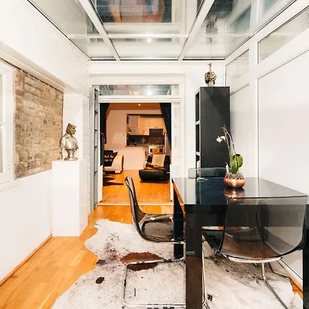 2 Bed Portobello Rd - Moments From Tube! London