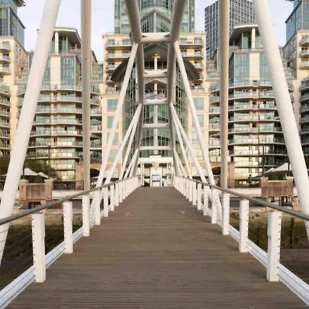 Flat In For 4 * London
