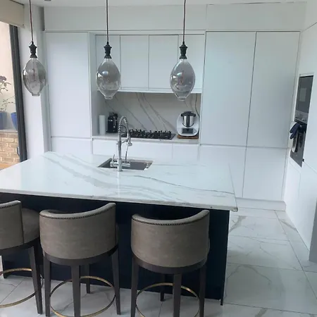 Large 4 Bed Lux House