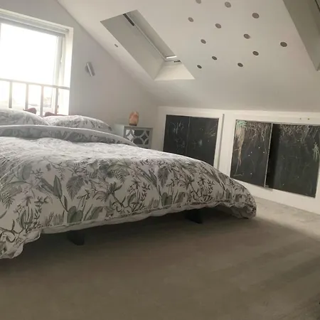 Large 4 Bed Lux House Holiday home *