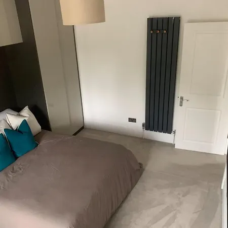 Large 4 Bed Lux House * Uxbridge