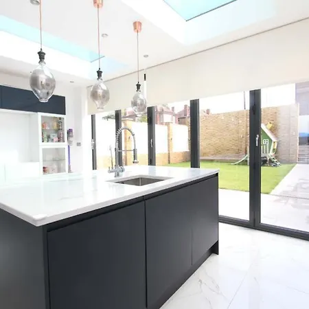 Large 4 Bed Lux House Holiday home