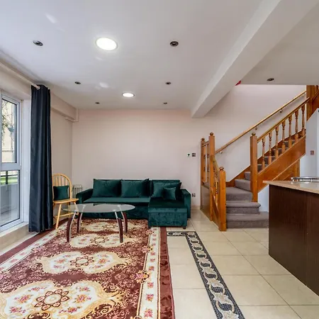 Apartment Beautiful 3 Bedroom Maisonette