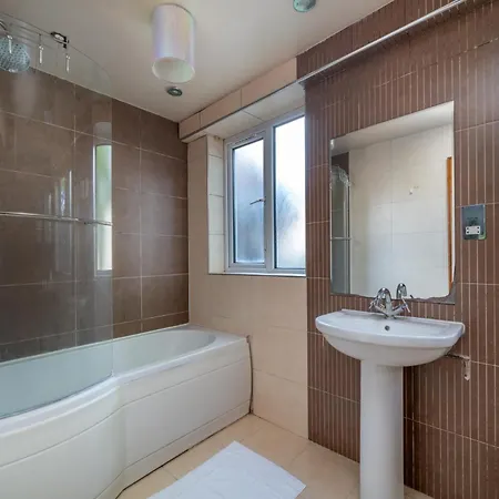Beautiful 3 Bedroom Maisonette Apartment London