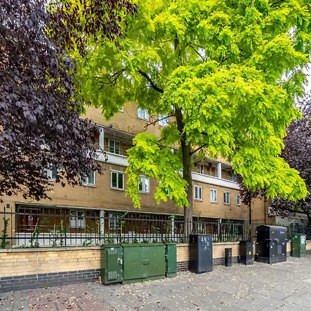 Beautiful 3 Bedroom Maisonette London