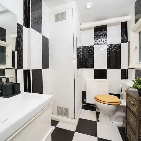 Stunning 2 Bed Flat In Central Fulham Apartment