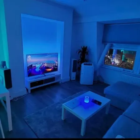 Modern Flat Next To Westfield Apartment