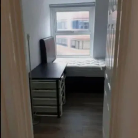 Modern Flat Next To Westfield