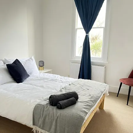 Cricklewood Boutique Holiday home London