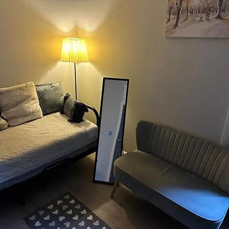 Bed & Breakfast Elegance Suits 20 Minutes To London