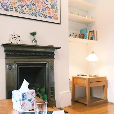 Artsy & Bright Hammersmith 1b1b, Up To 4 People