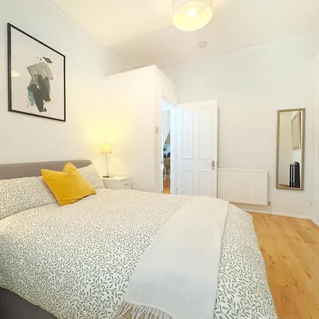 Artsy & Bright Hammersmith 1b1b, Up To 4 People