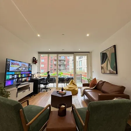 Apartment Elegant One-bedroom In East
