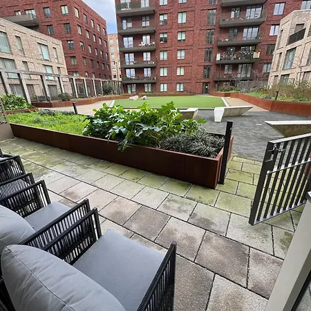 Elegant One-bedroom In East Apartment London