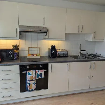 Charming 2-bedroom Canary Wharf -