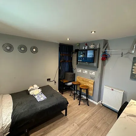 Bed & Breakfast Elegance Suits 20 Minutes To London
