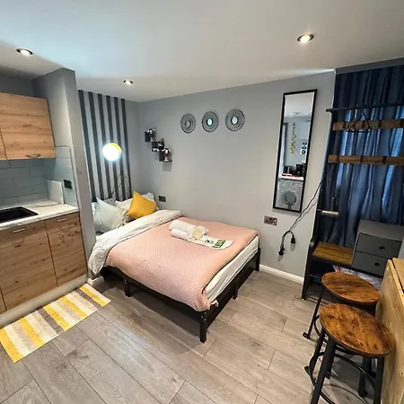 Bed & Breakfast Elegance Suits 20 Minutes To London
