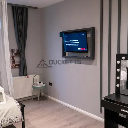Bed & Breakfast Elegance Suits 20 Minutes To *