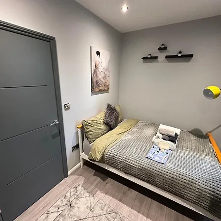 Elegance Suits 20 Minutes To Bed & Breakfast London