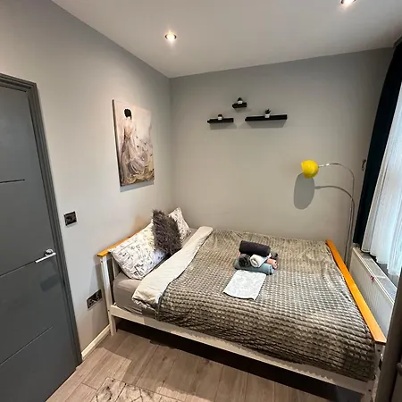 Bed & Breakfast Elegance Suits 20 Minutes To