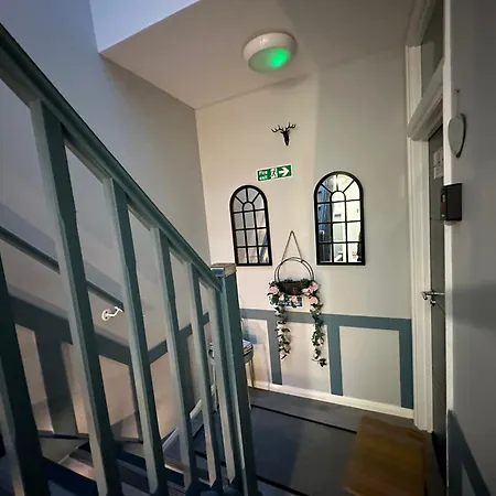 Bed & Breakfast Elegance Suits 20 Minutes To *