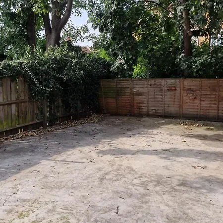 Luxury With Large Garden London