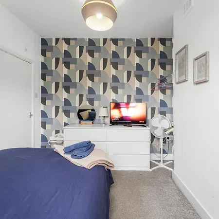 Spacious One Bedroom Private Flat In Brixton +wifi * لندن