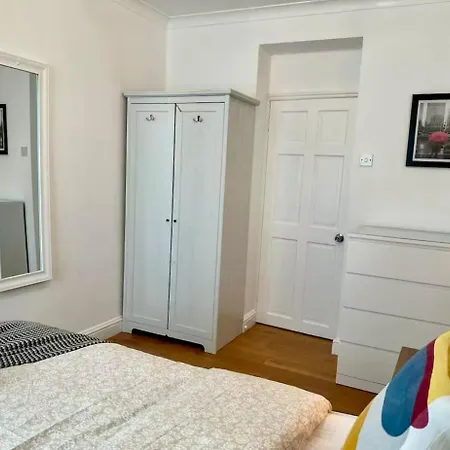 2 Bedroom Flat Bermondsey Tower Bridge Apartment London