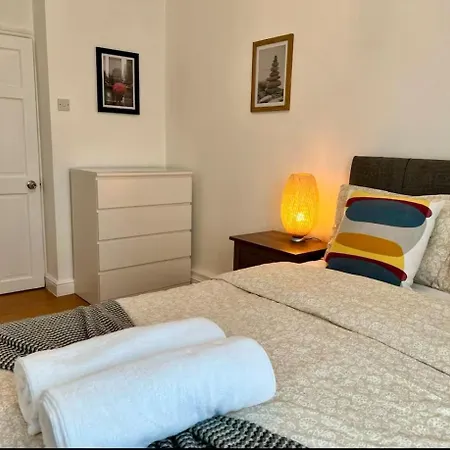 2 Bedroom Flat Bermondsey Tower Bridge Apartment London
