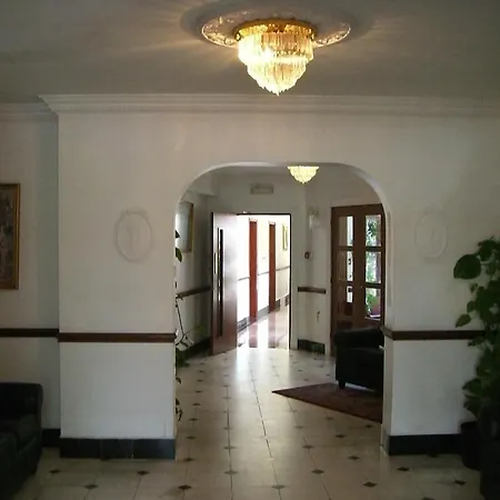 Hotel Kings Paget 3*