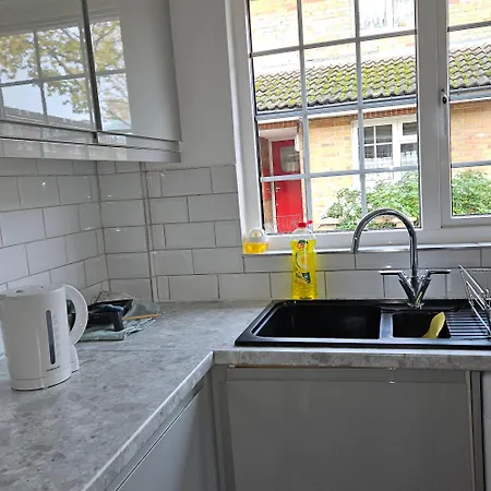 Modern Spacious 10 Minutes From Eye *