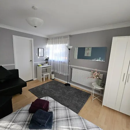 Pensión Modern Spacious 10 Minutes From Eye