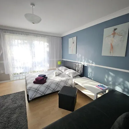 Modern Spacious 10 Minutes From Eye Pensión Londres