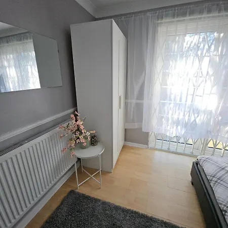 Pensión Modern Spacious 10 Minutes From Eye