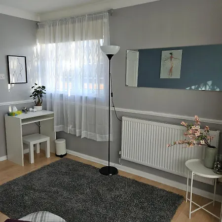 Pensión Modern Spacious 10 Minutes From Eye Londres