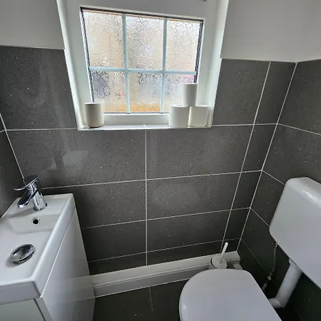 Modern Spacious 10 Minutes From Eye * Londres