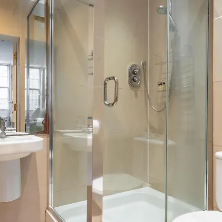 Bnbnook - 2br With Patio - Westminster & Big Ben Appartement Londen