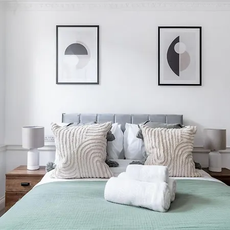 Bnbnook - 2br With Patio - Westminster & Big Ben * Londen