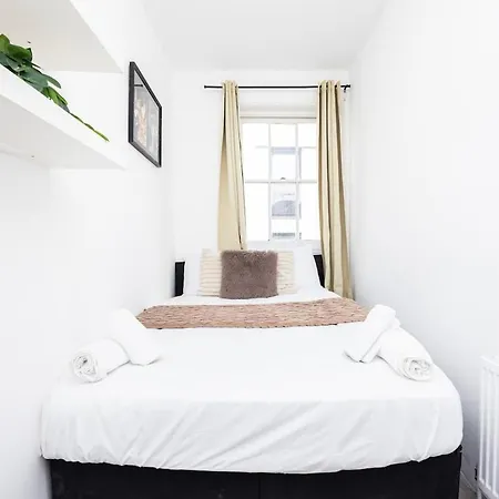 Classy 2 Bedroom Near Old Street Station Apartment *