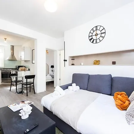 Classy 2 Bedroom Near Old Street Station Apartment