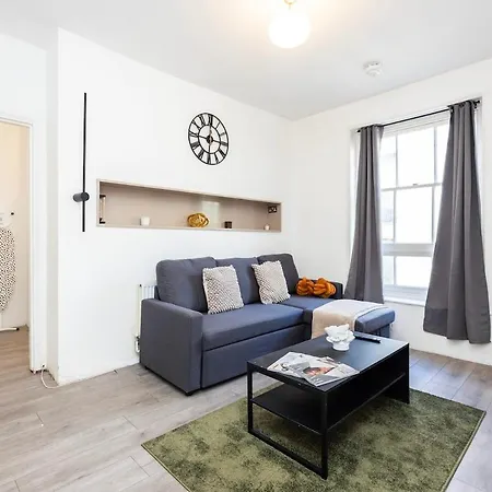 Classy 2 Bedroom Near Old Street Station * London