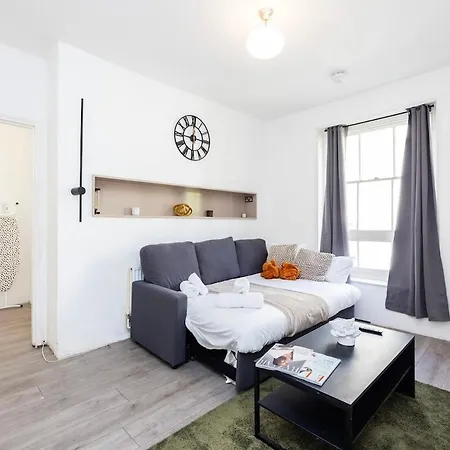 Classy 2 Bedroom Near Old Street Station Apartment London