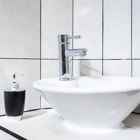 Classy 2 Bedroom Near Old Street Station Apartment *