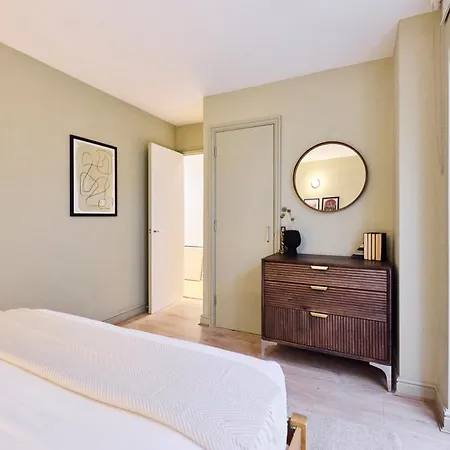 The Wray Crescent Hideout - Stylish 4bdr With Parking Apartment