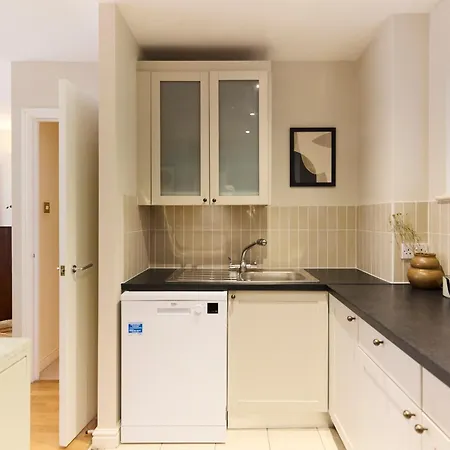 Apartment The Wray Crescent Hideout - Stylish 4bdr With Parking